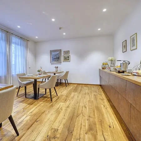 Tell And Guest house *